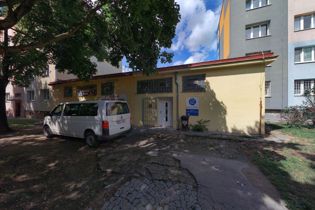 Potraviny u zastávky Krčská