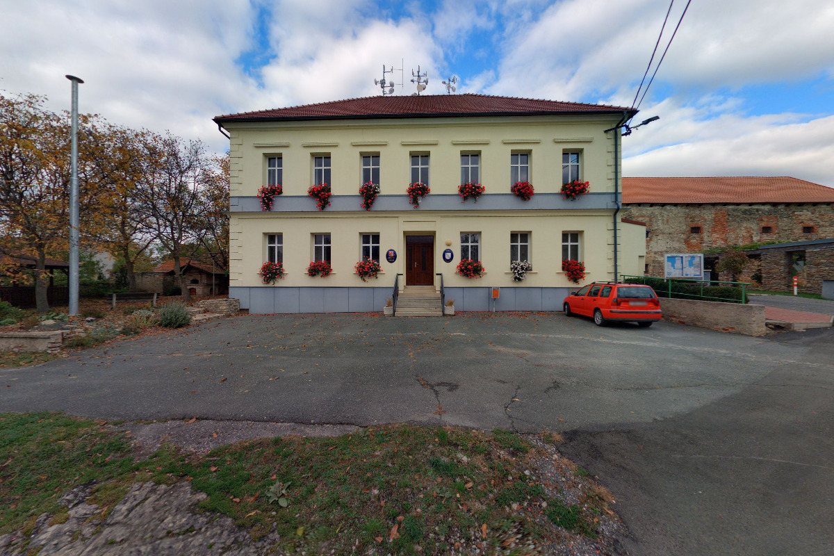 Nebovidy - obecní úřad foto 4