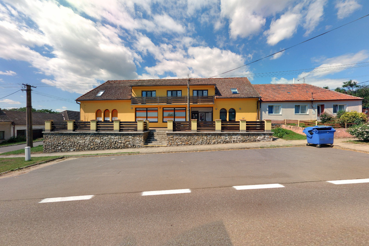 JEDNOTA, spotřební družstvo, Moravský Krumlov – COOP foto 1