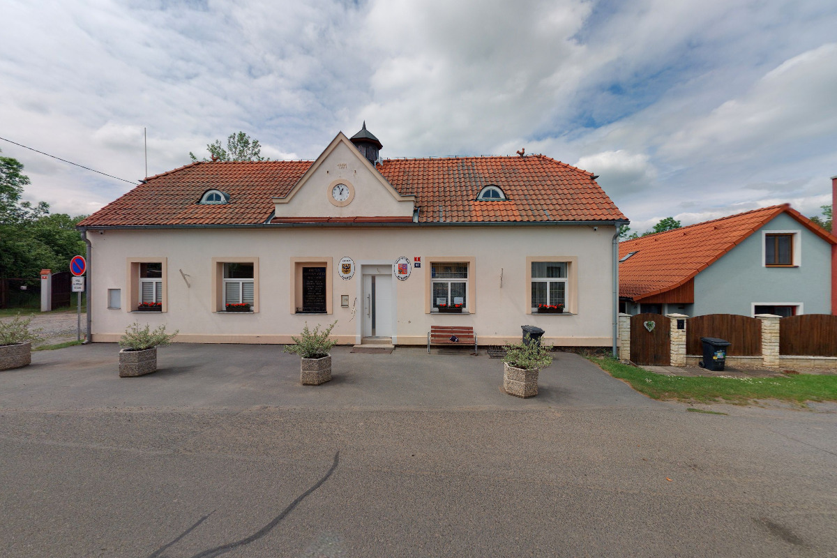 Zlonín - obecní úřad foto 4