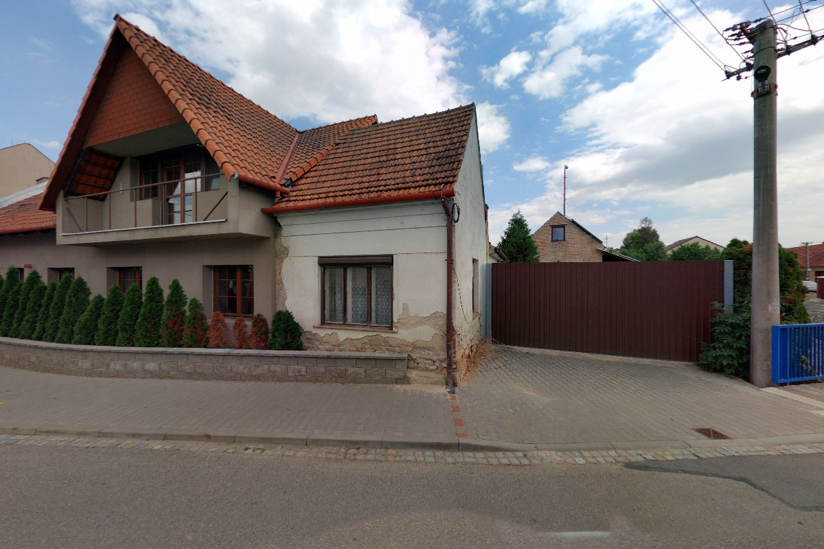 MAXONE EV, s.r.o.	- nabíjecí stanice