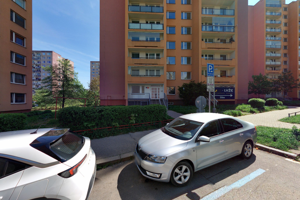 Bytové družstvo JW, družstvo