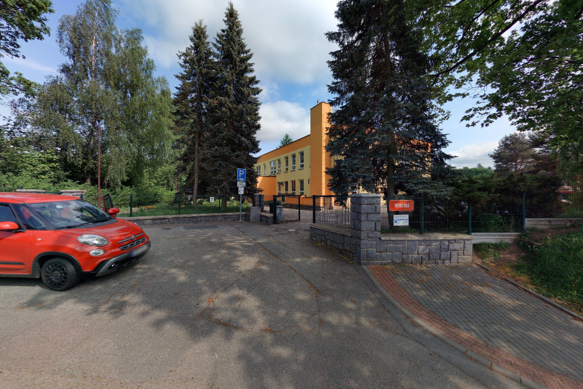 ZŠ a MŠ Olešnice, Veselská