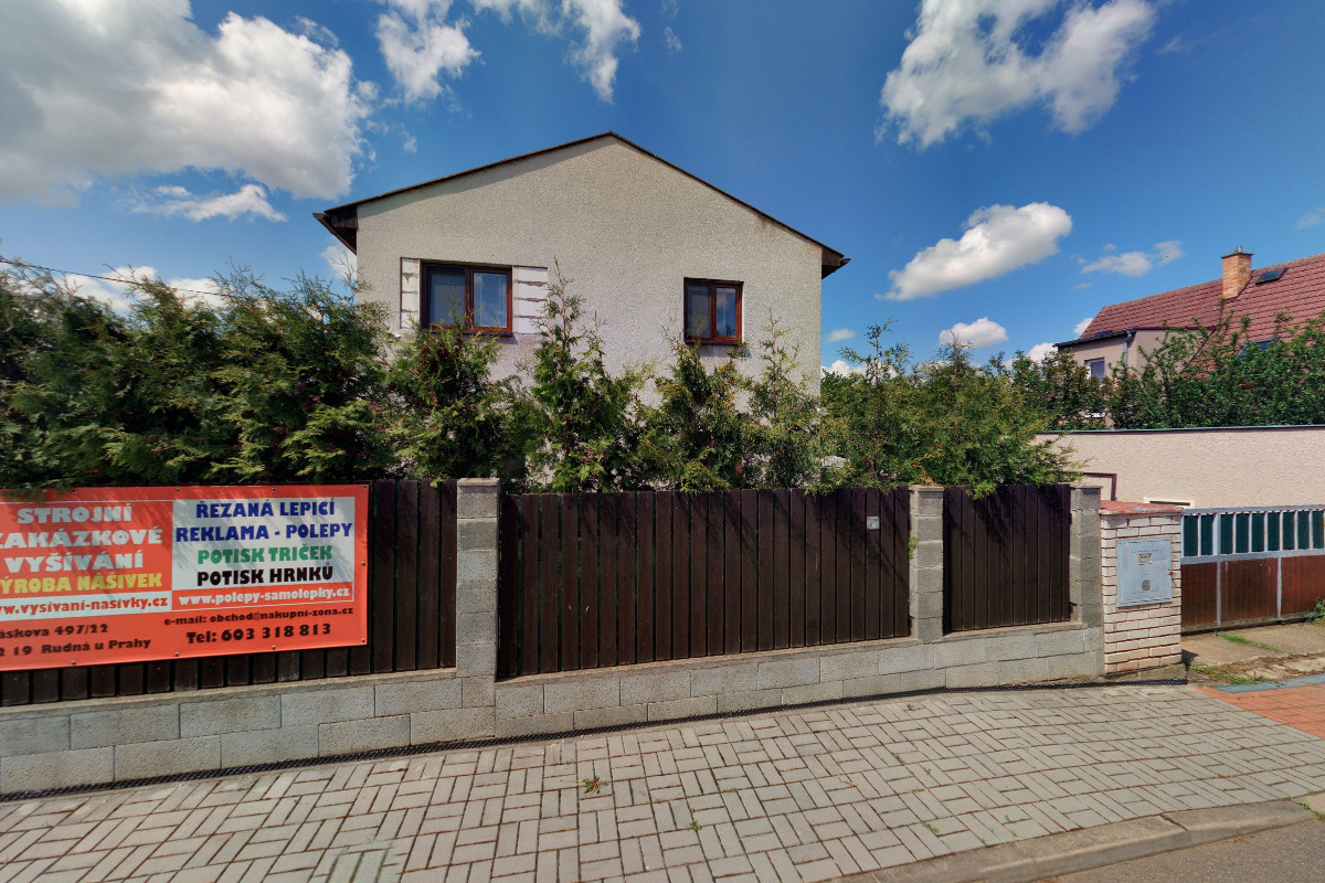 Výšivky na zakázku Hedvika Pineckerová