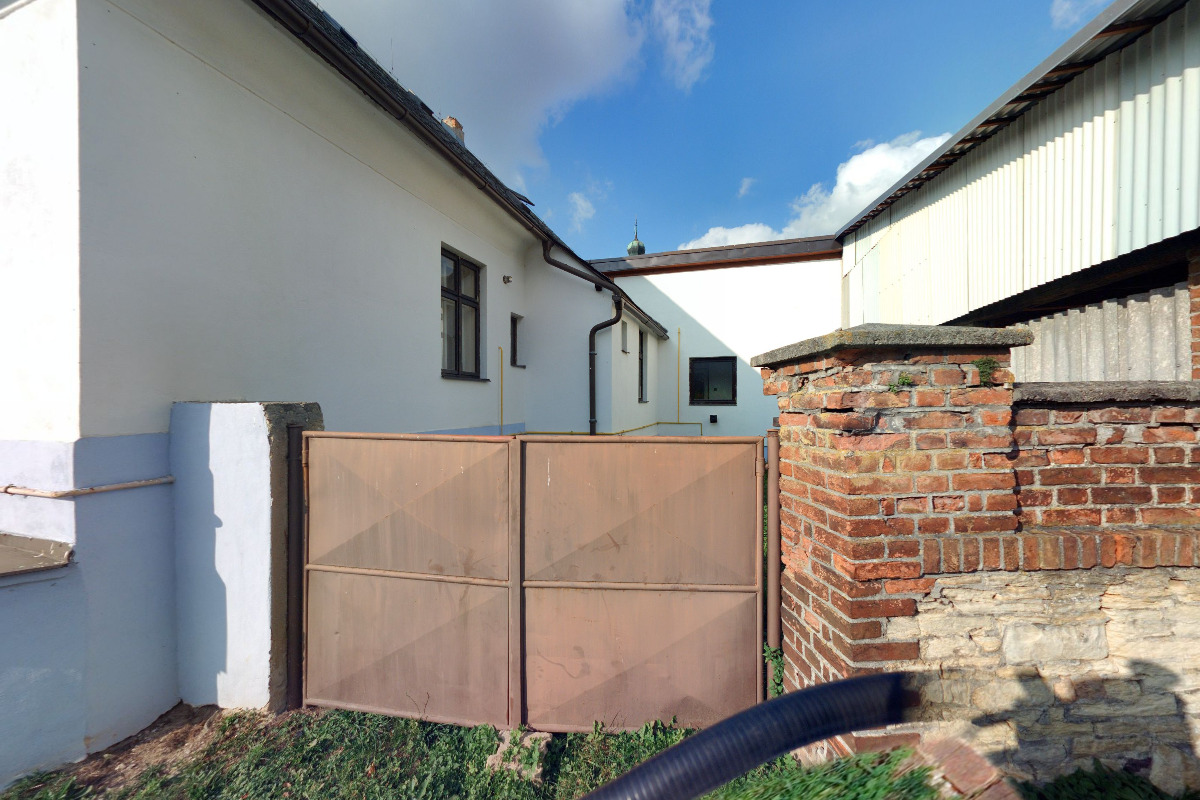 Fara Vrbatův Kostelec