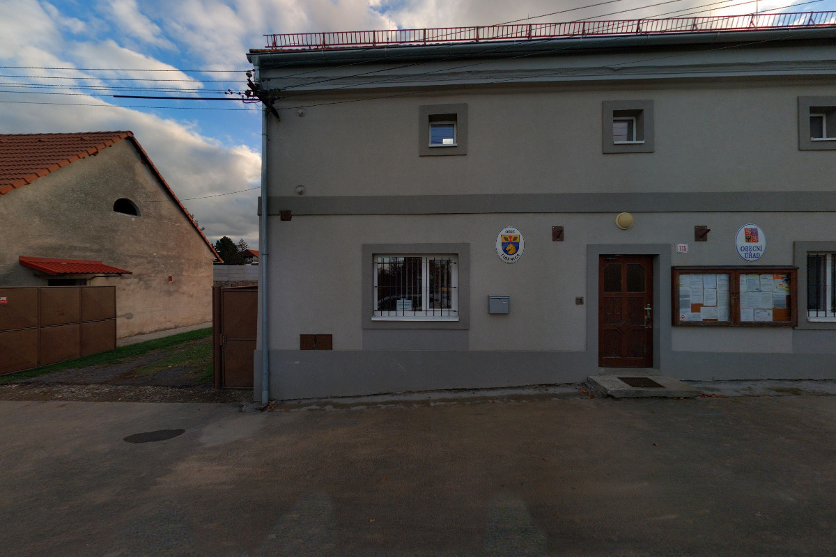 Libenice - obecní úřad foto 2