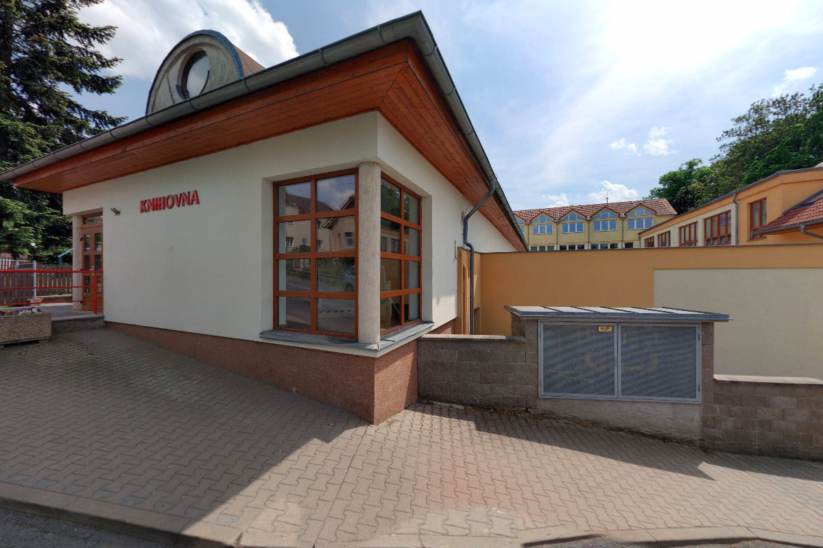Vzorná lidová knihovna Velké Popovice foto 3