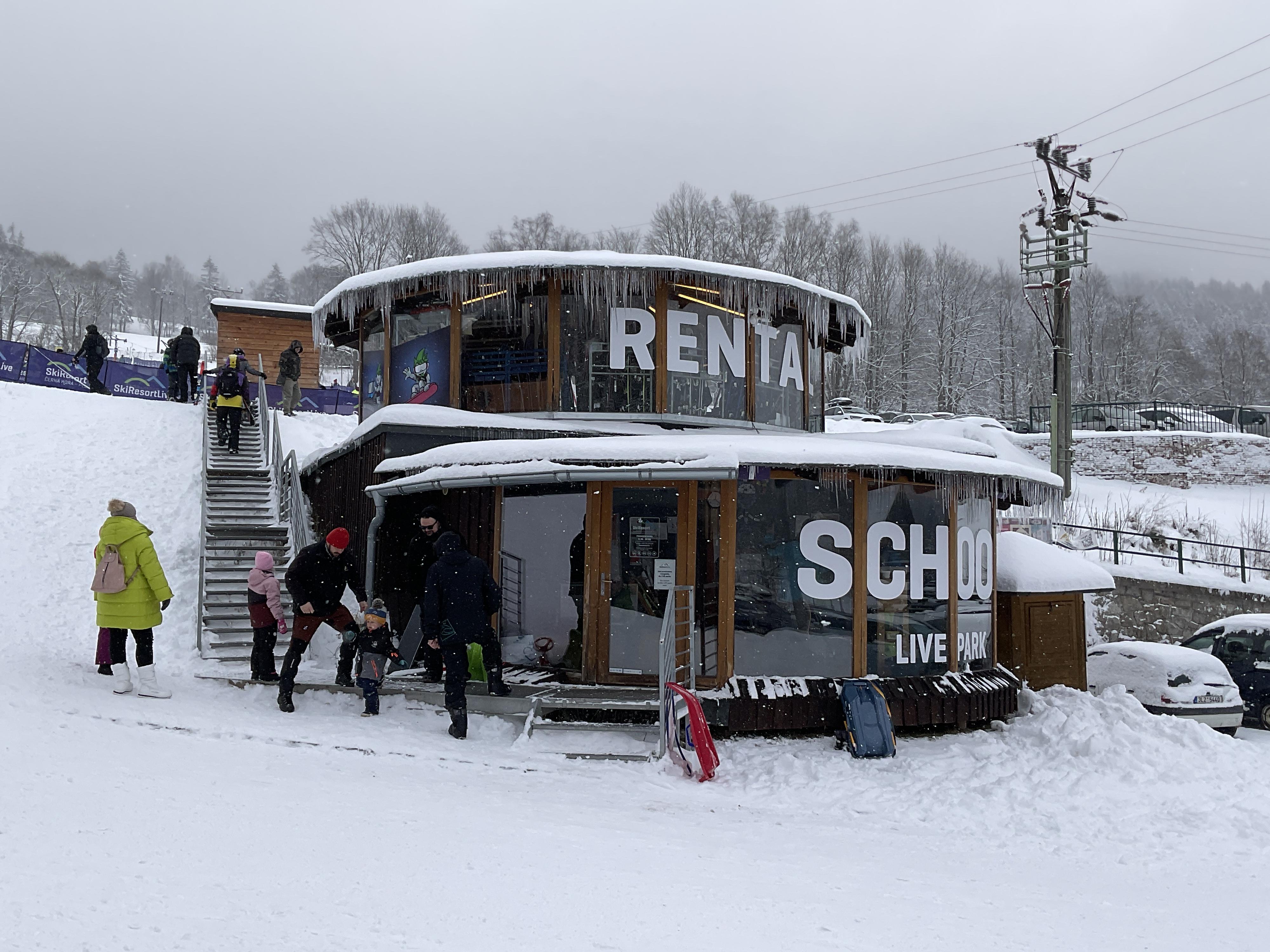 Lyžařská škola & Půjčovna | SkiResort Live foto 2