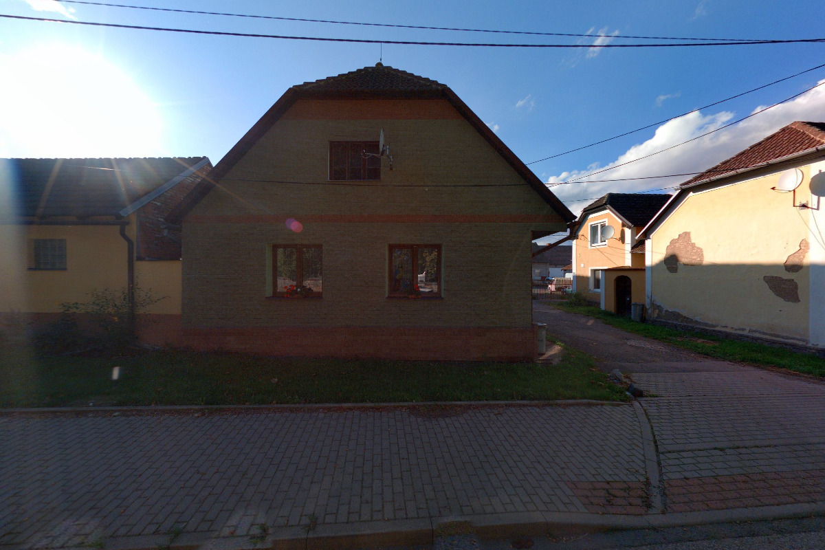 Dostihová stáj a ustájení Tochovice