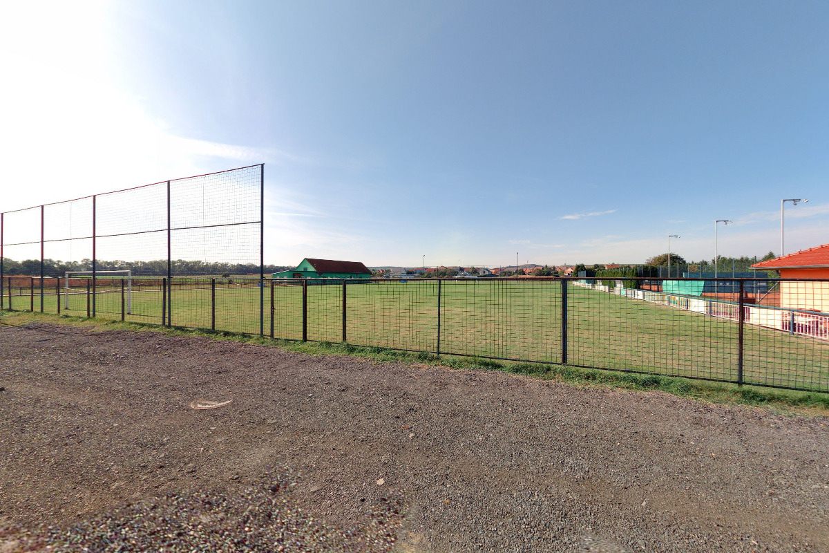 Fotbalové hřiště U Rybníka foto 2