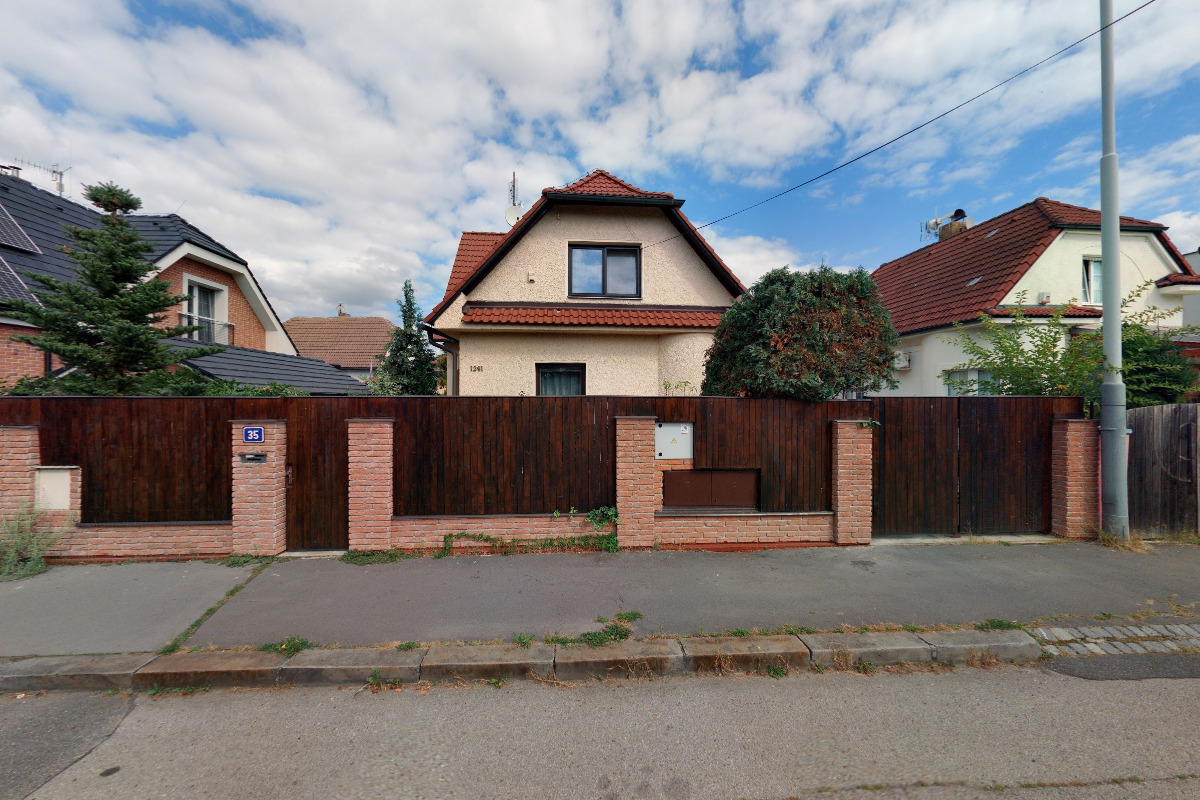 Realitní makléř Lenka Pechová foto 2