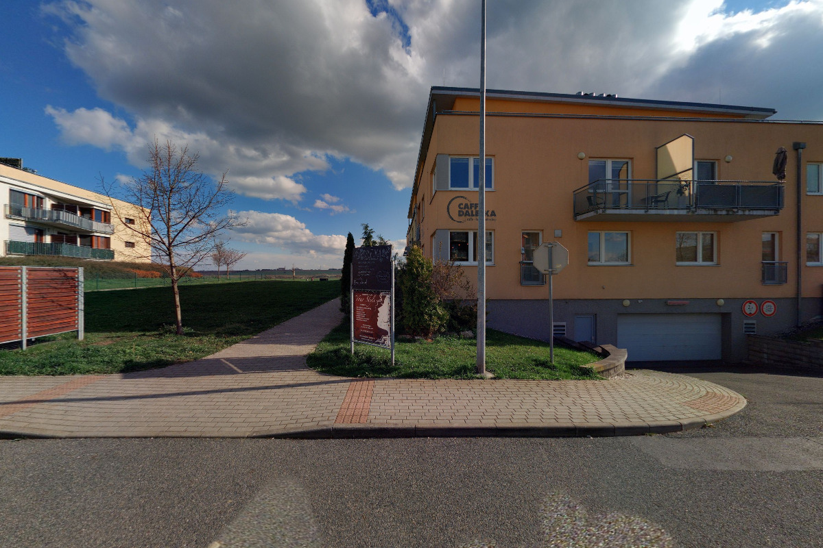 FaceTherapy - Julia Vallis