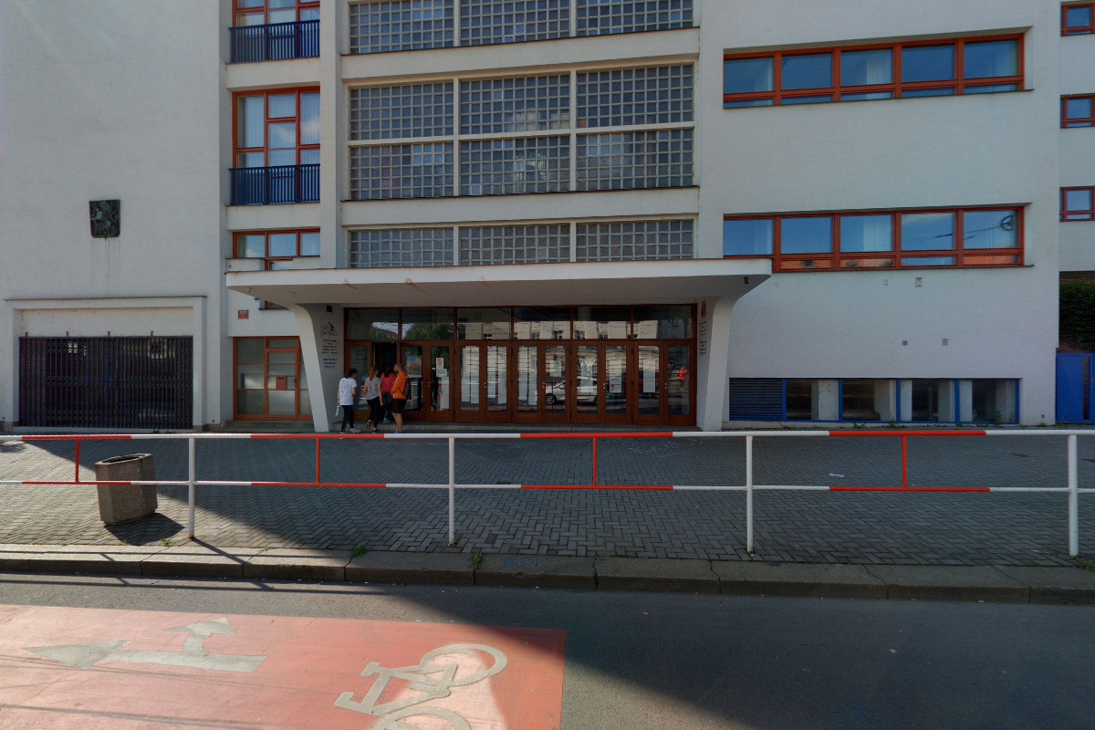 Gymnázium a Pedagogické lyceum, Praha 6, Evropská 33 foto 2