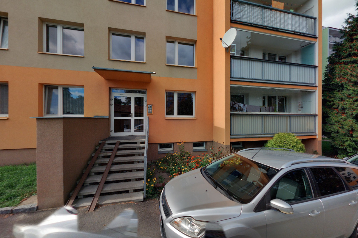 Opravy a úpravy oděvů Ivana Nesvedová foto 3