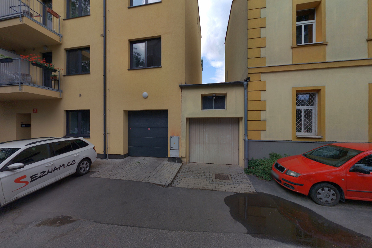 Bright Blue - Realitní služby a investice foto 1