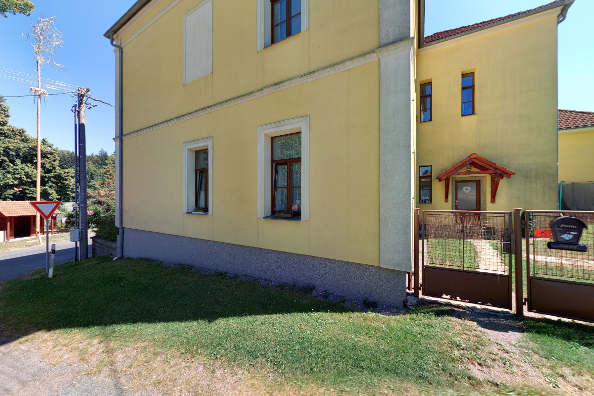 KRÁSNÁ S JEANNE - Jana Ostrýtová