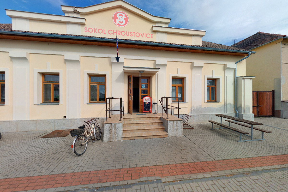 Sokolovna Chroustovice foto 2