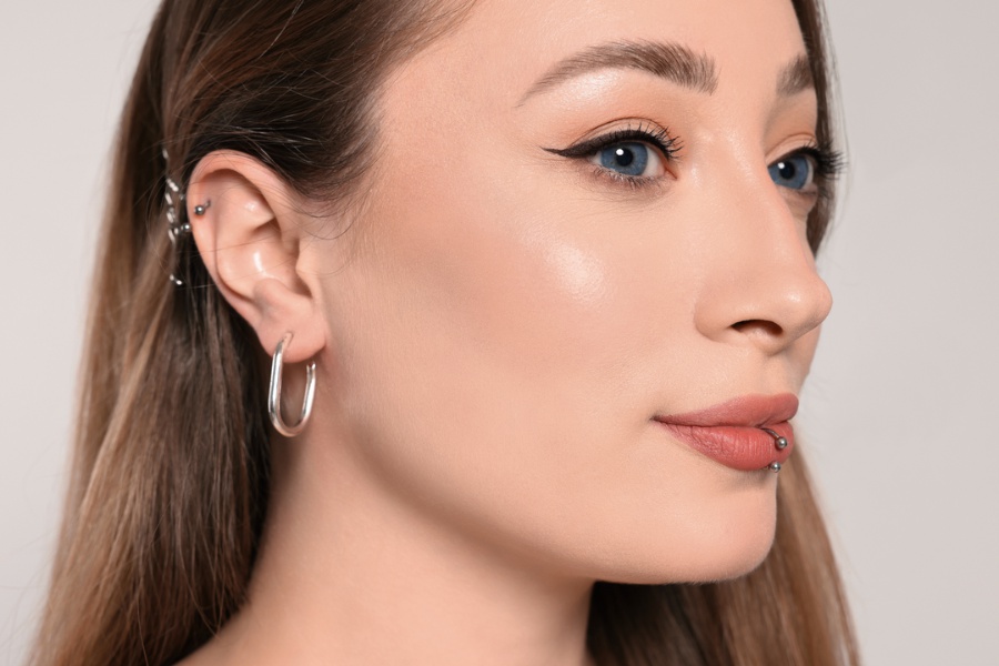 Široká nabídka piercingů