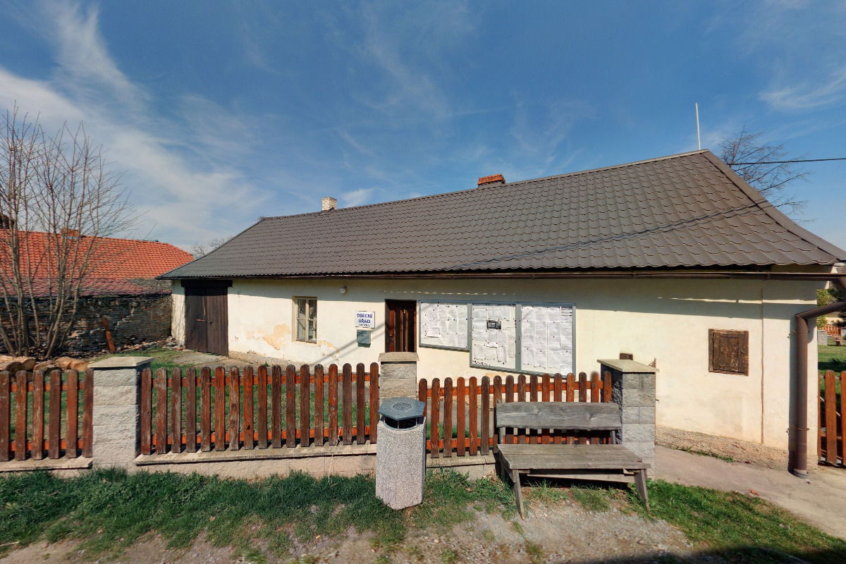 Lhotka - obecní úřad foto 3