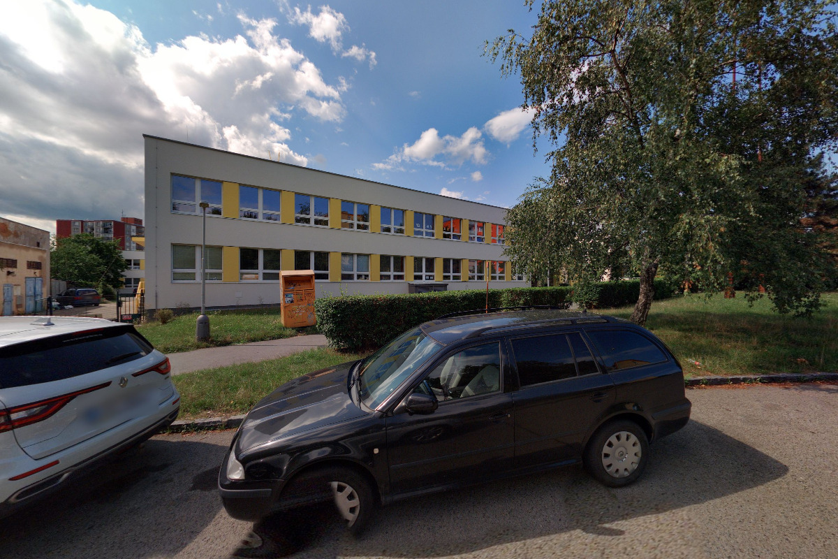 ZŠ Zárubova, Praha 12 foto 2