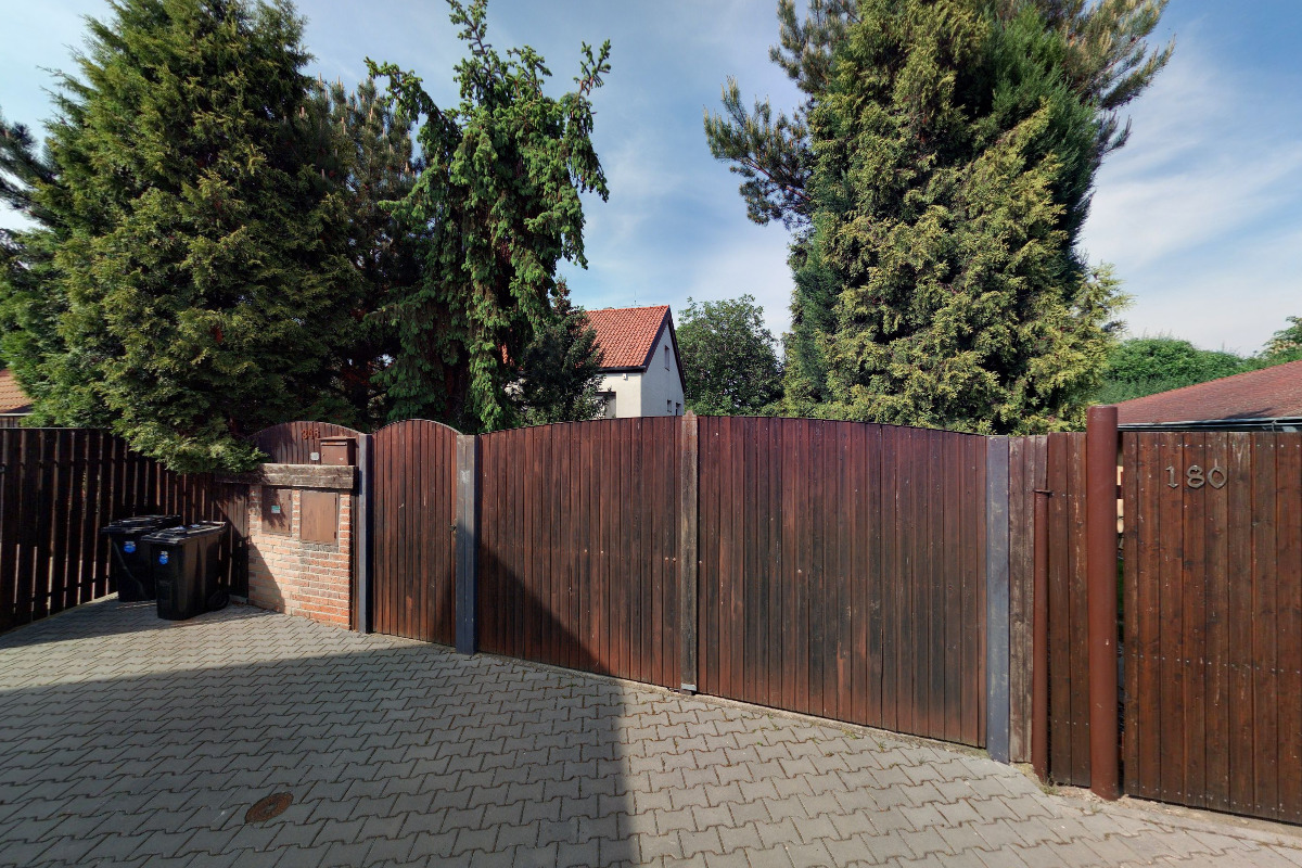 Pikhart, kameník, restauratér