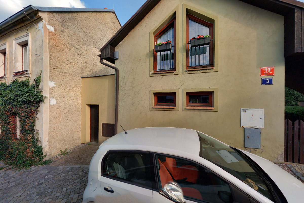 Akademický malíř Zděněk Novotný