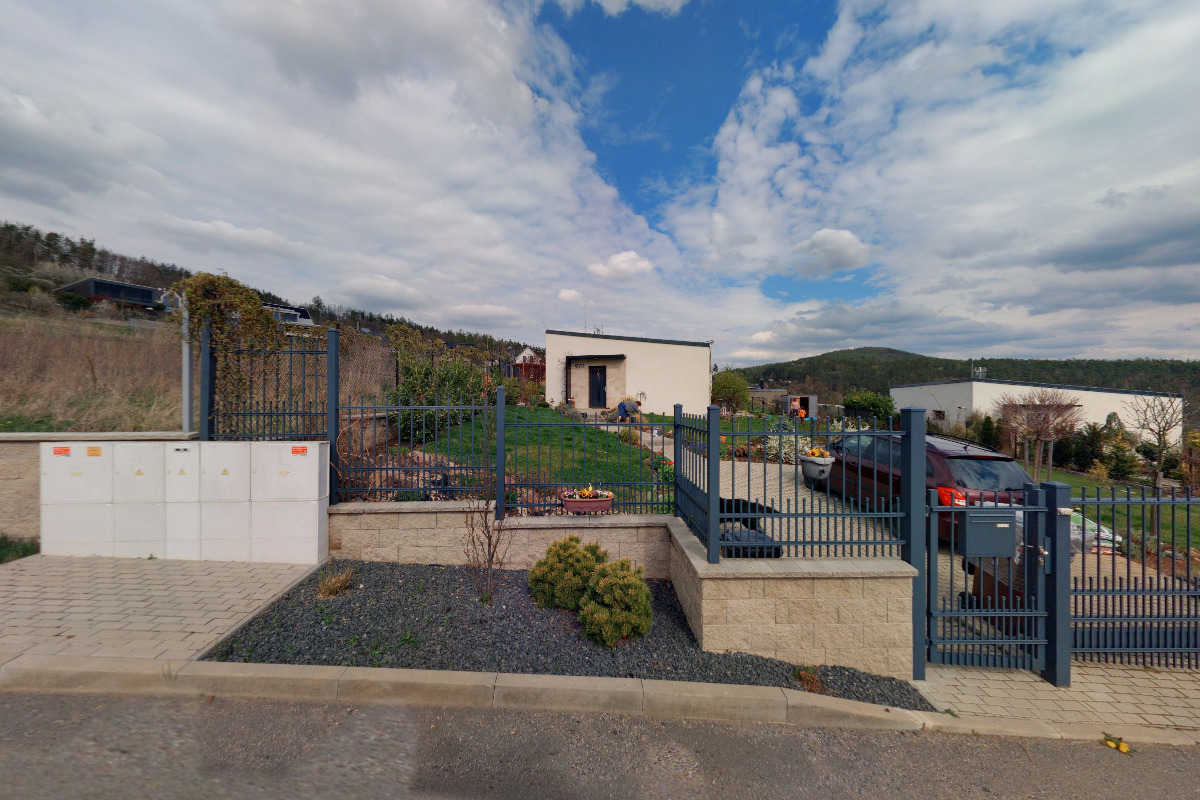 ČR CONSULT and TRADE, spol. s r.o.