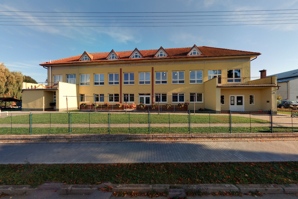 ZŠ a MŠ Petrov, okres Hodonín foto 2