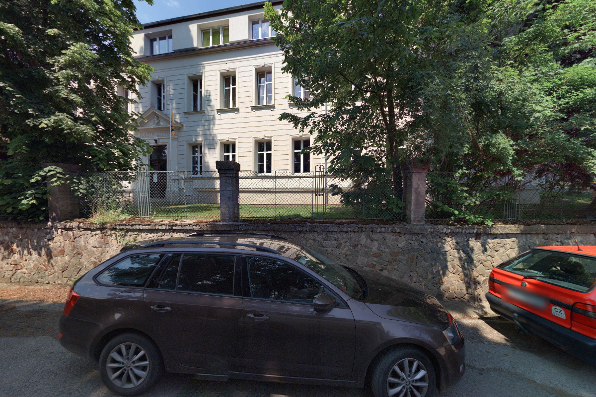 ZŠ Černošice, Komenského