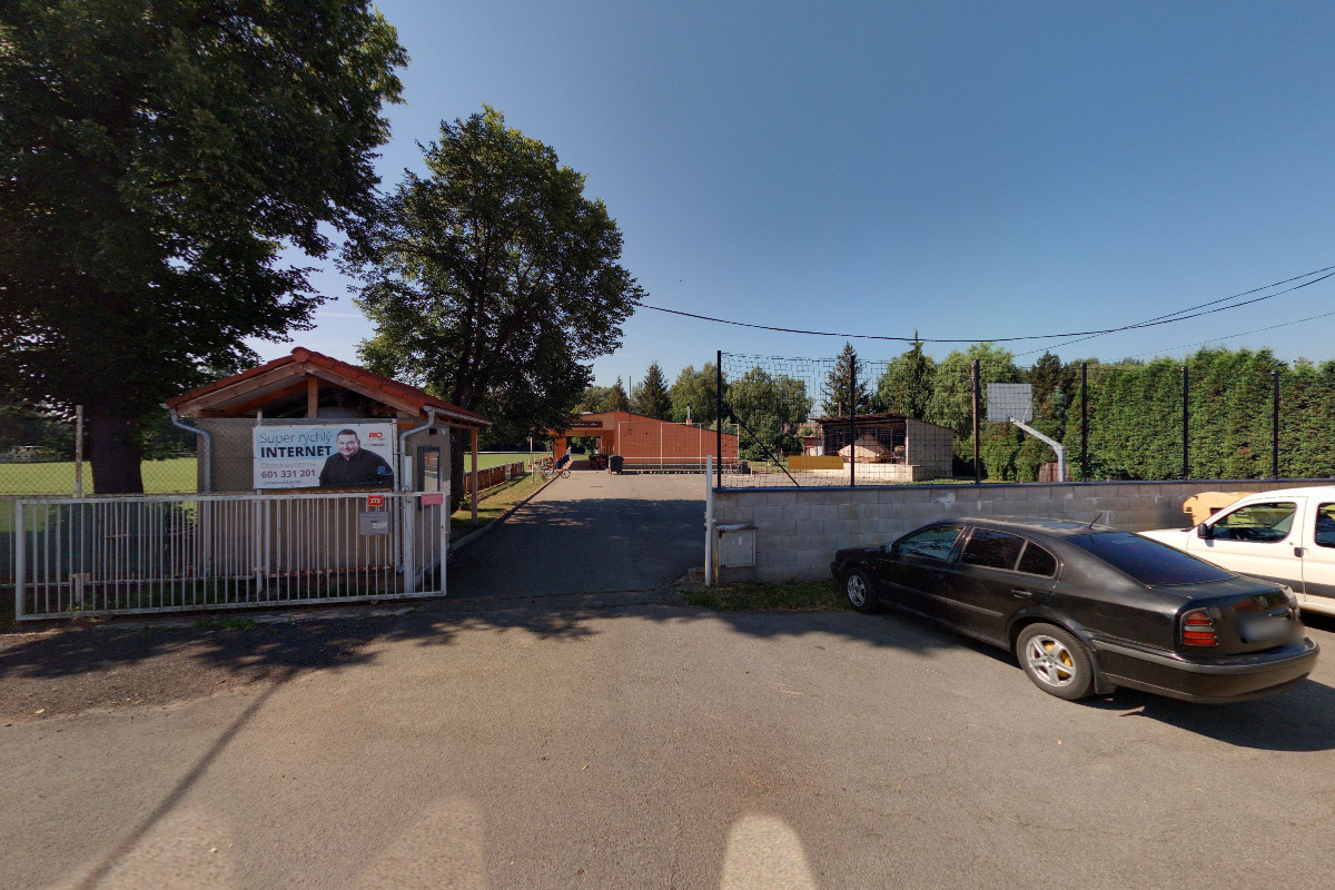 Hospoda u hřiště
