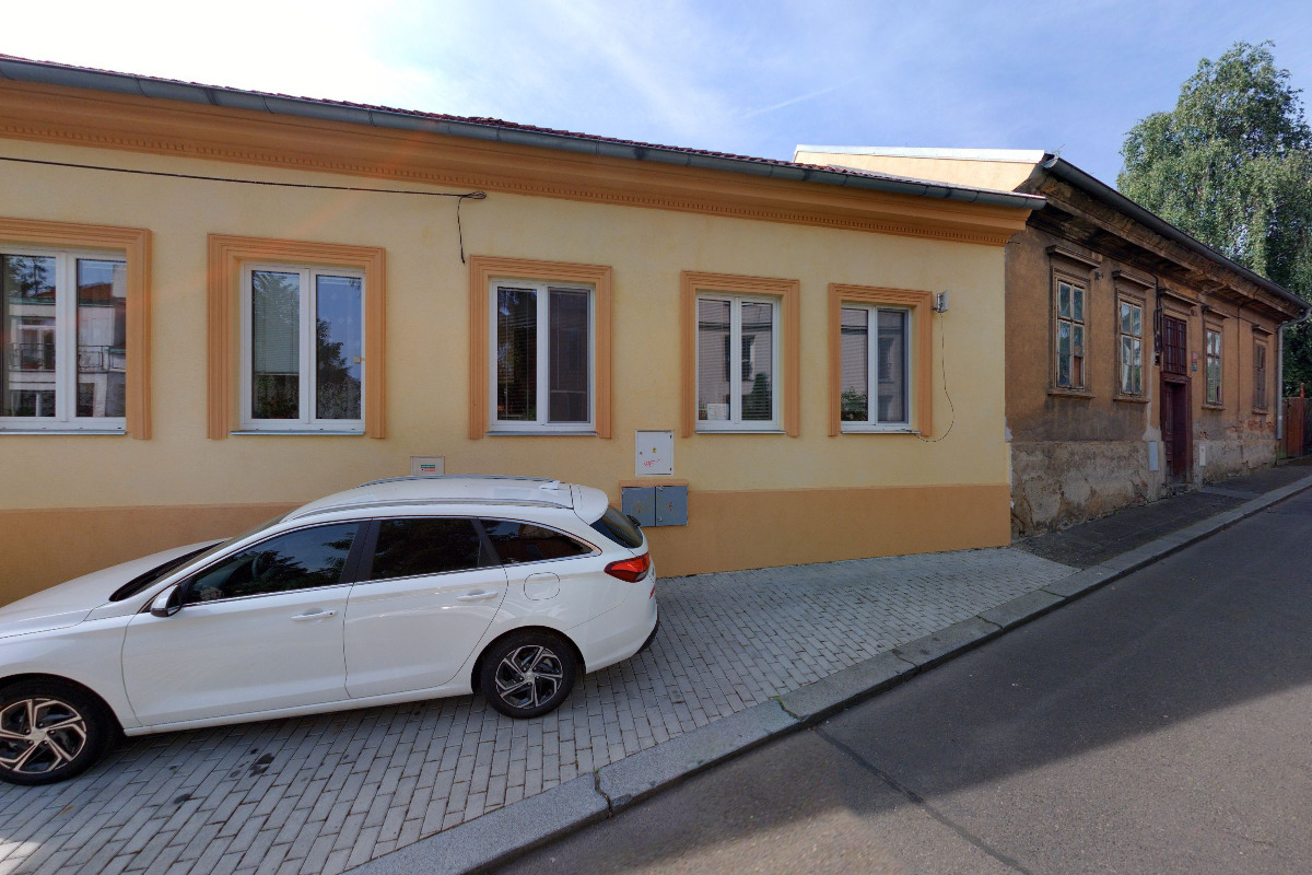 Údržba zeleně u Parku Strouhalák