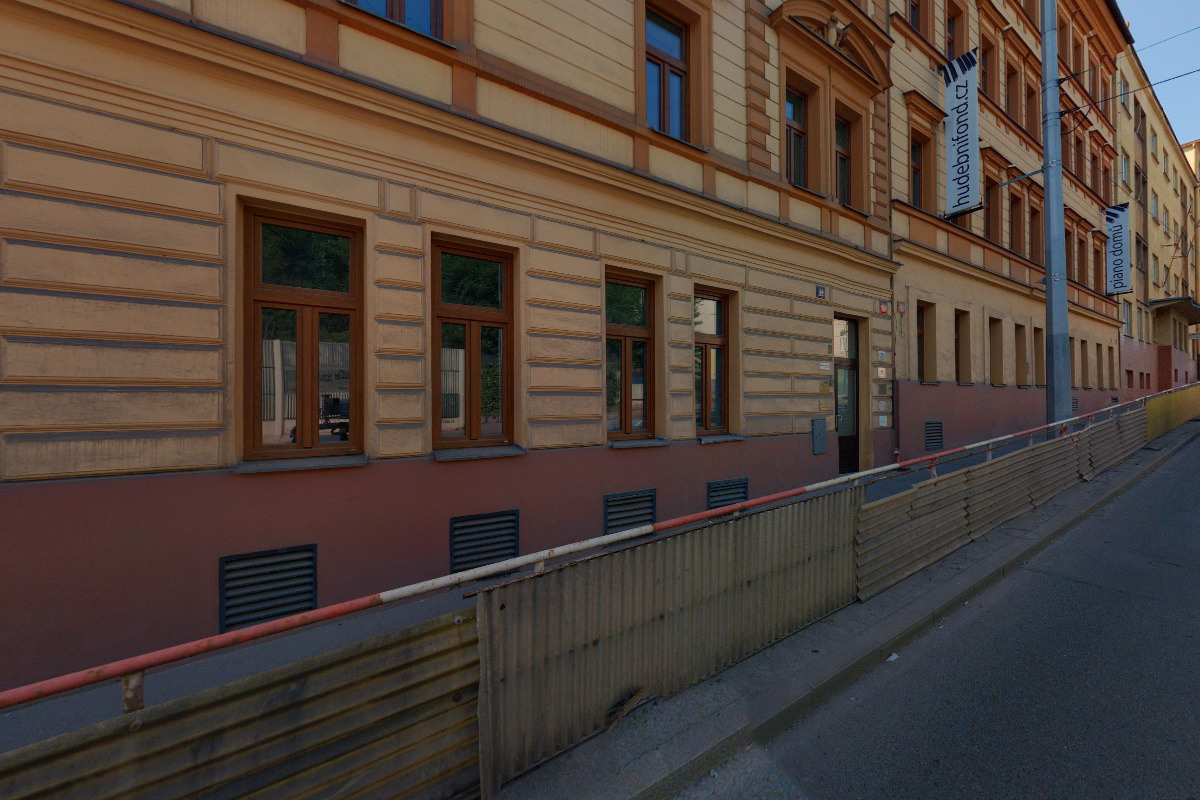 FLOOR RENOVATIONS, s.r.o.