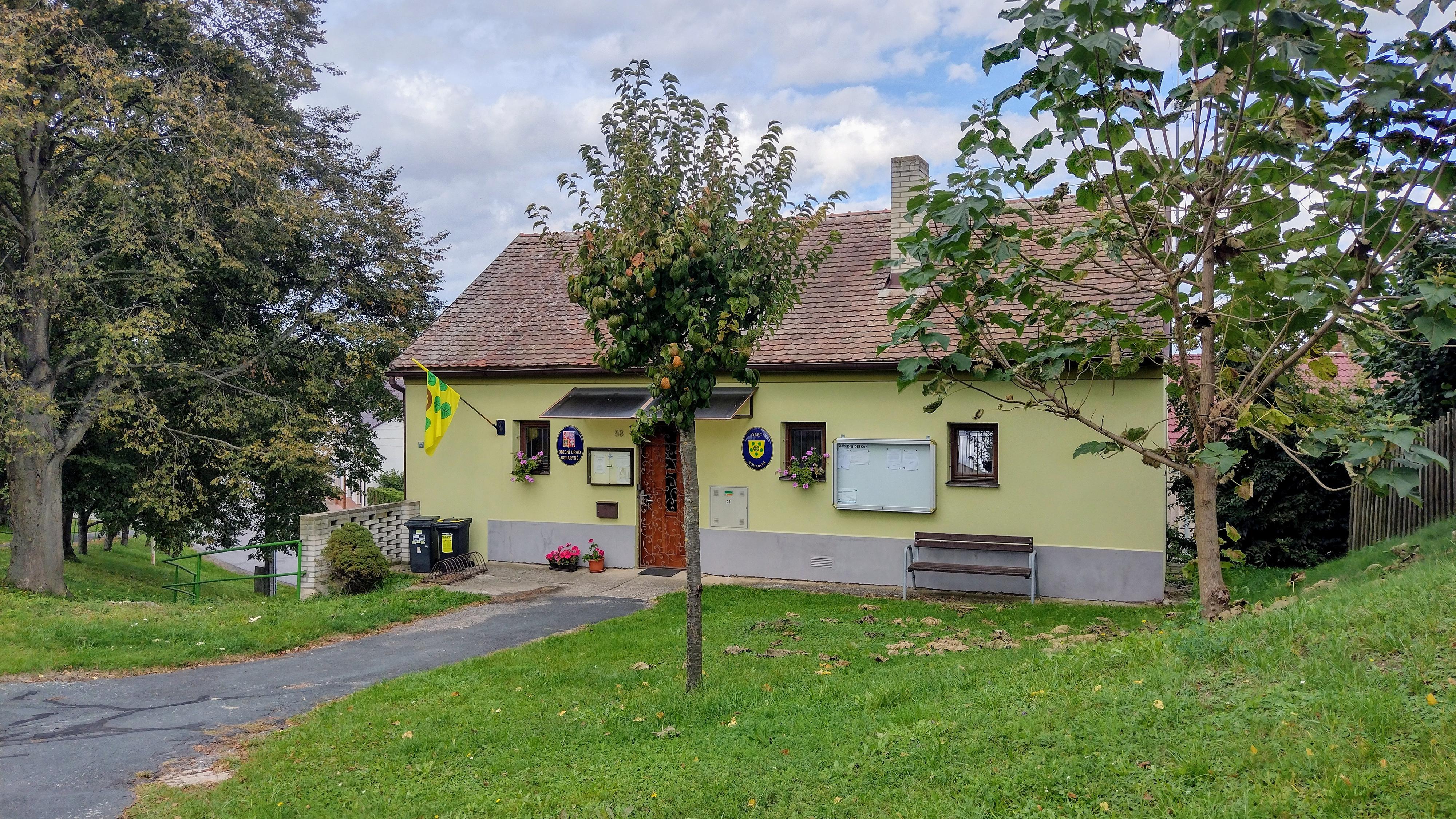 Boharyně - obecní úřad foto 5