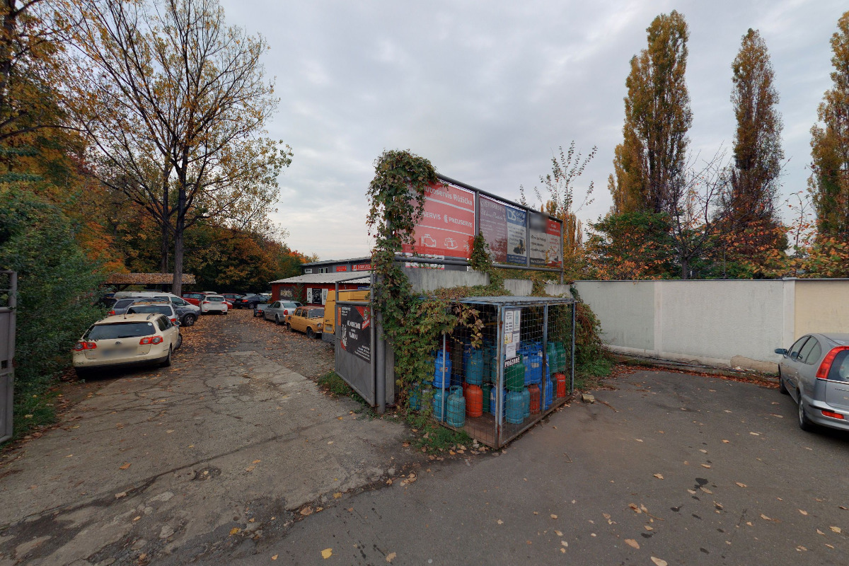 Autoservis u čerpací stanice