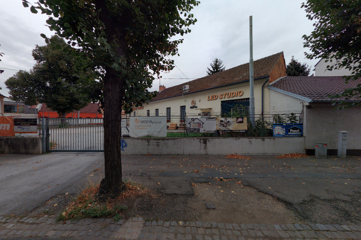 NÁBYTKOVÉ KOVÁNÍ A LED OSVĚTLENÍ foto 2