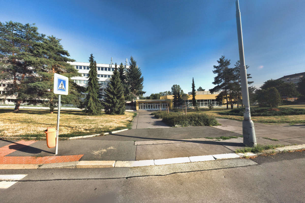 ZŠ a MŠ Na Slovance, Praha 8