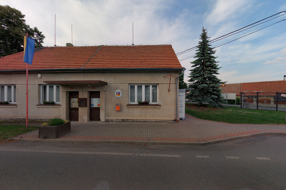 Bašť - obecní úřad foto 2