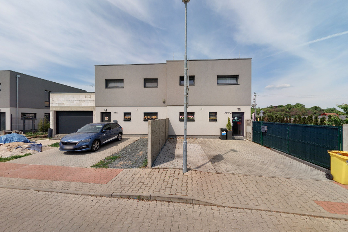 Monika Lípová - Permanentní prodlužování řas foto 1