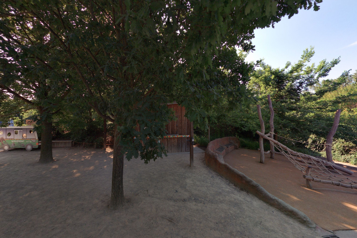 Stánek Pomáháme jim přežít