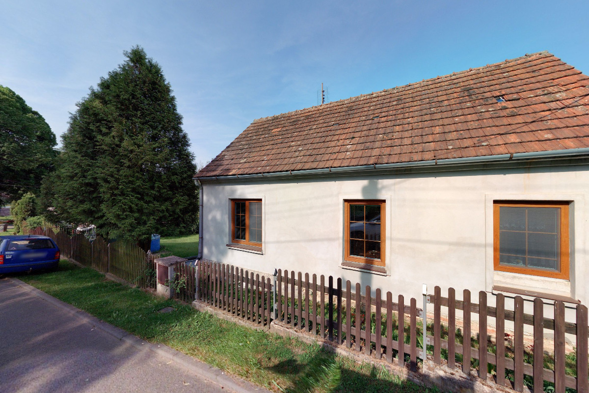 Chalupa u Dalešické přehrady