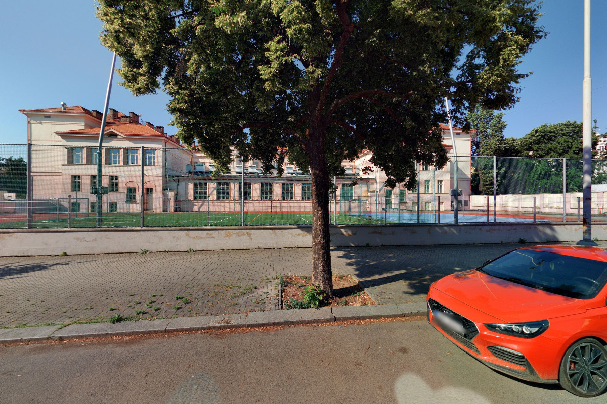 Sportoviště u ZŠ T. G. Masaryka na Ortenově náměstí