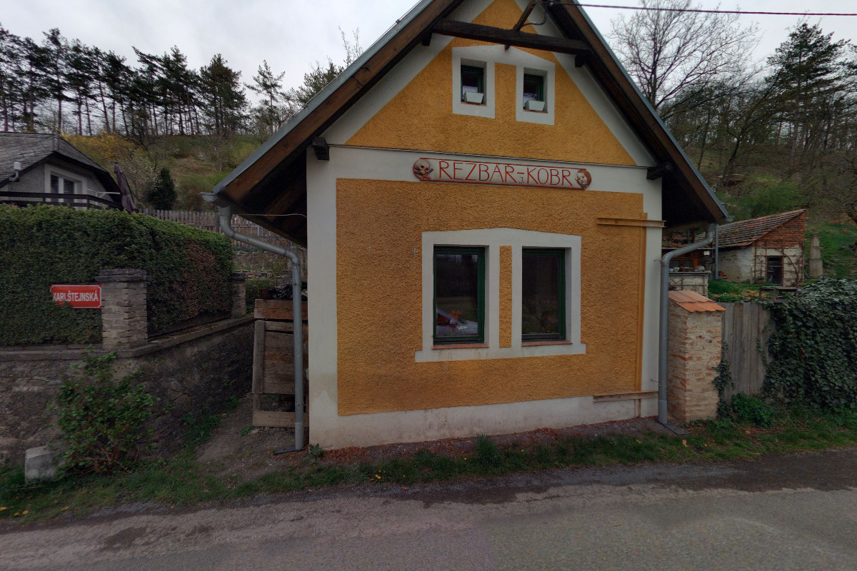 Akademický sochař Jiří Kobr