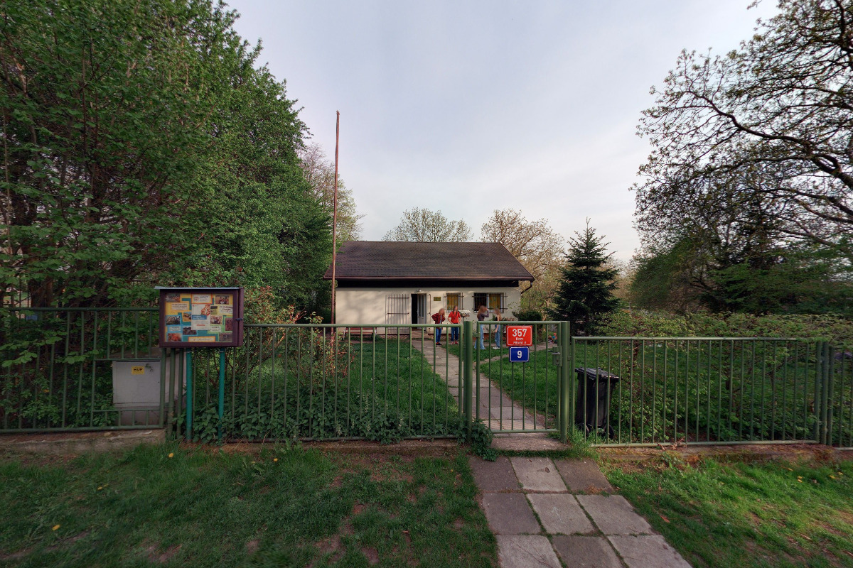 Junák - český skaut, 10. středisko Bílá Hora Praha - klubovna foto 2