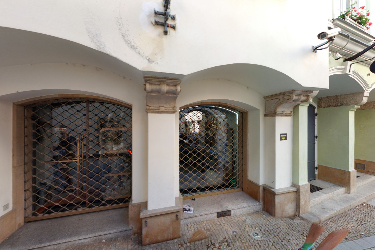 President Mezonet Apartment