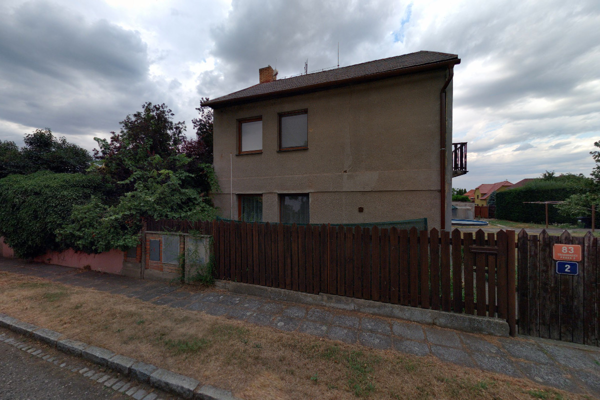 Servis výpočetní techniky u křižovatky