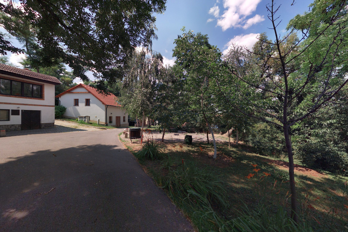 Nabíjecí stanice pro elektrokola a mobilní zařízení