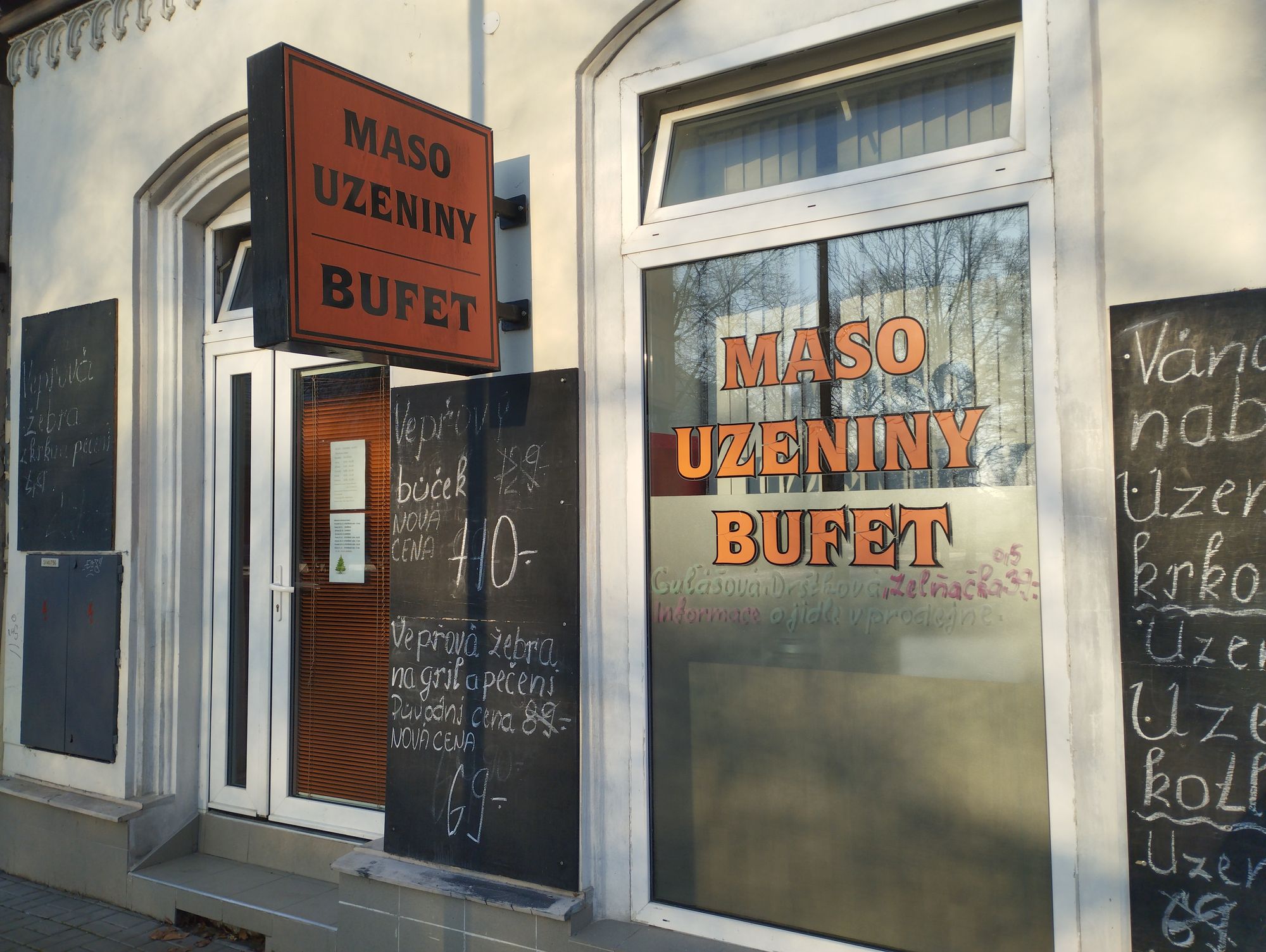maso - uzeniny - bufet foto 2