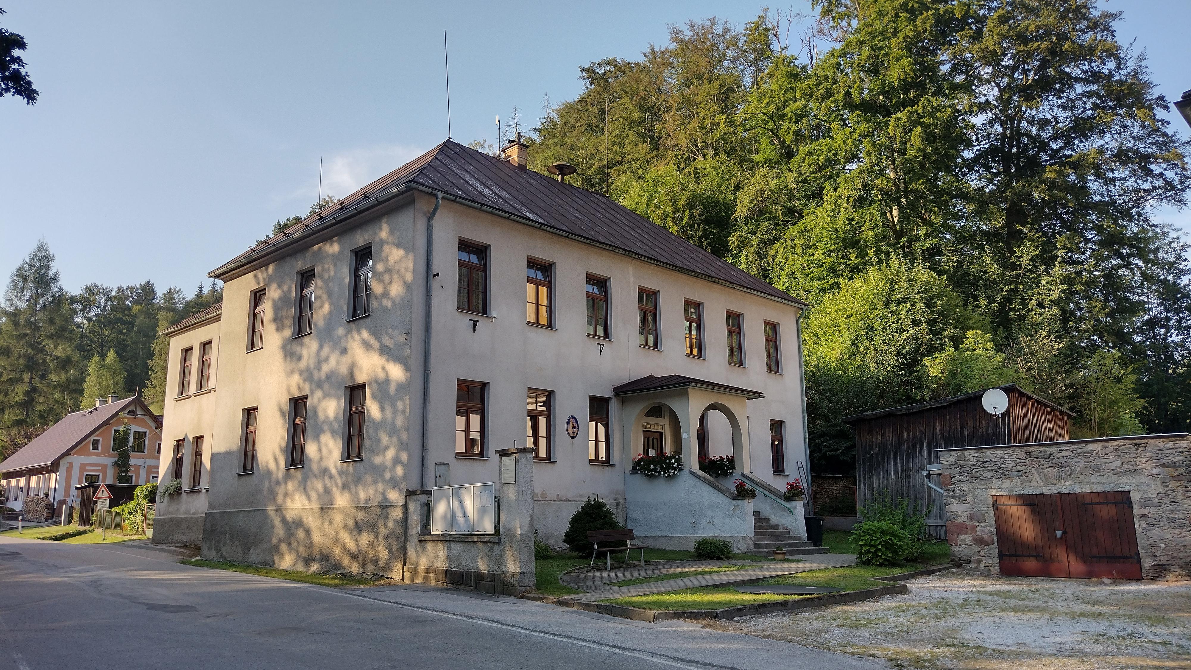 Dolní Dvůr - obecní úřad foto 2