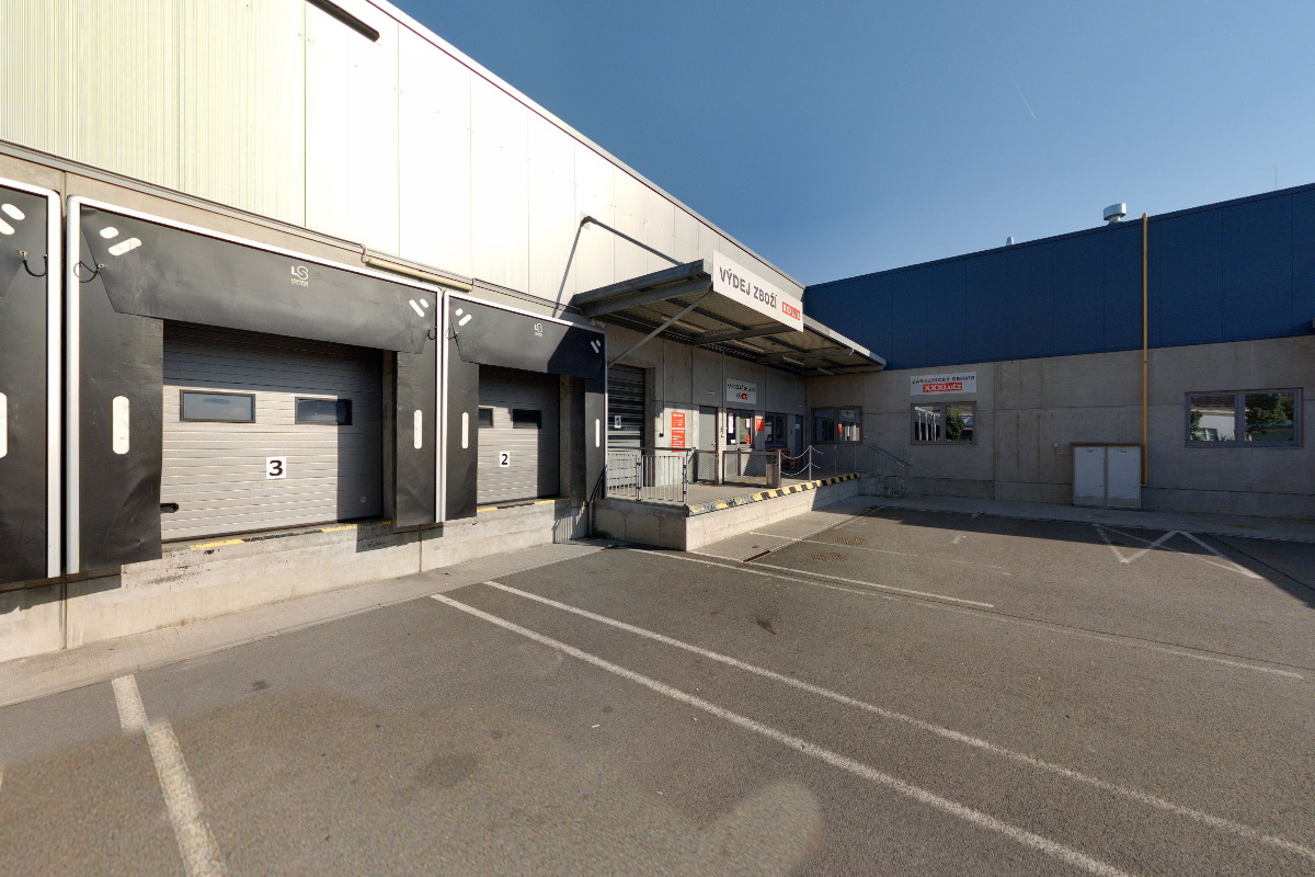 XXXLutz Sklad externí foto 2