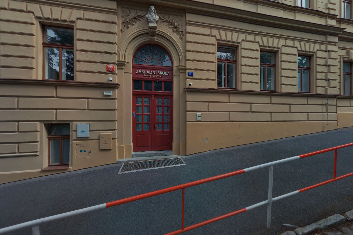 ZŠ Praha 4, Školní